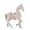 Figura decorativa Caballo de estilo colonial fabricado en resina en color blanco roto con acabado envejecido.