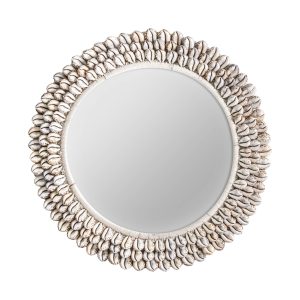 Espejo Tholy de estilo nórdico fabricado en concha en color blanco roto combinado con espejo.