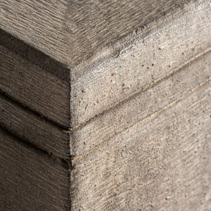 Base Gela de estilo shabby chic fabricado en cemento en color gris.