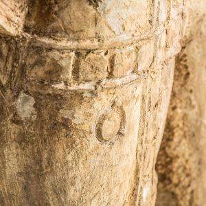 Busto Caballo de estilo étnico fabricado en madera de acacia en color marrón con acabado envejecido.