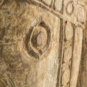 Busto Caballo de estilo étnico fabricado en madera antigua en color marrón con acabado envejecido.