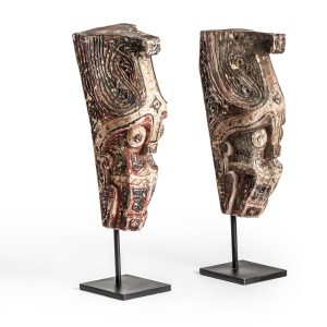 Figura decorativa j 2 Primitivo de estilo étnico fabricado en hierro en color marrón combinado con madera de acacia.