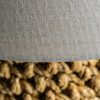 Lámpara de sobremesa de estilo contemporáneo fabricado en cuerda en color arena combinado con lino. Producto desmontable.