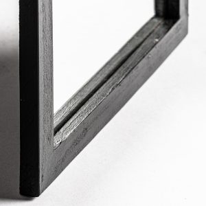 Estante modular Gwin de estilo contemporáneo fabricado en madera mahogani en color negro con acabado teñido combinado con madera de acacia y madera de pino. Con espejo. Compatible con: 26663 29162.