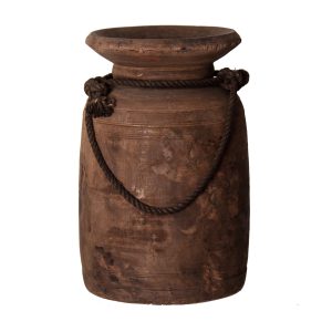 Jarrón Zaulle de estilo étnico fabricado en madera de teka reciclada en color marrón con acabado envejecido.