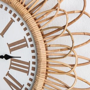 Reloj Ghiare de estilo contemporáneo fabricado en ratán en color marrón combinado con madera dm.