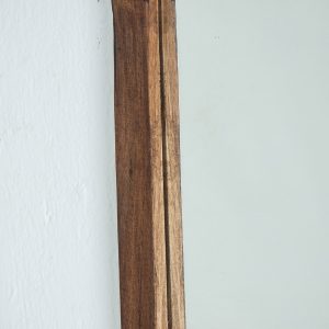 Espejo Meyre de estilo rústico fabricado en madera mahogani en color marrón con acabado envejecido combinado con espejo.