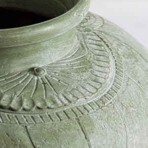 Tinaja Llitia de estilo contemporáneo fabricado en terracota en color verde.