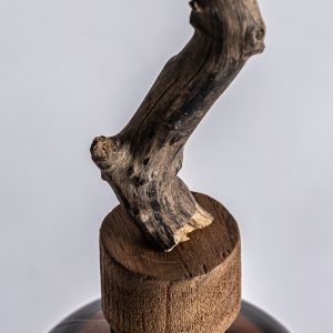 Botella decorativa Tronco de estilo étnico fabricado en vidrio en color burdeos.