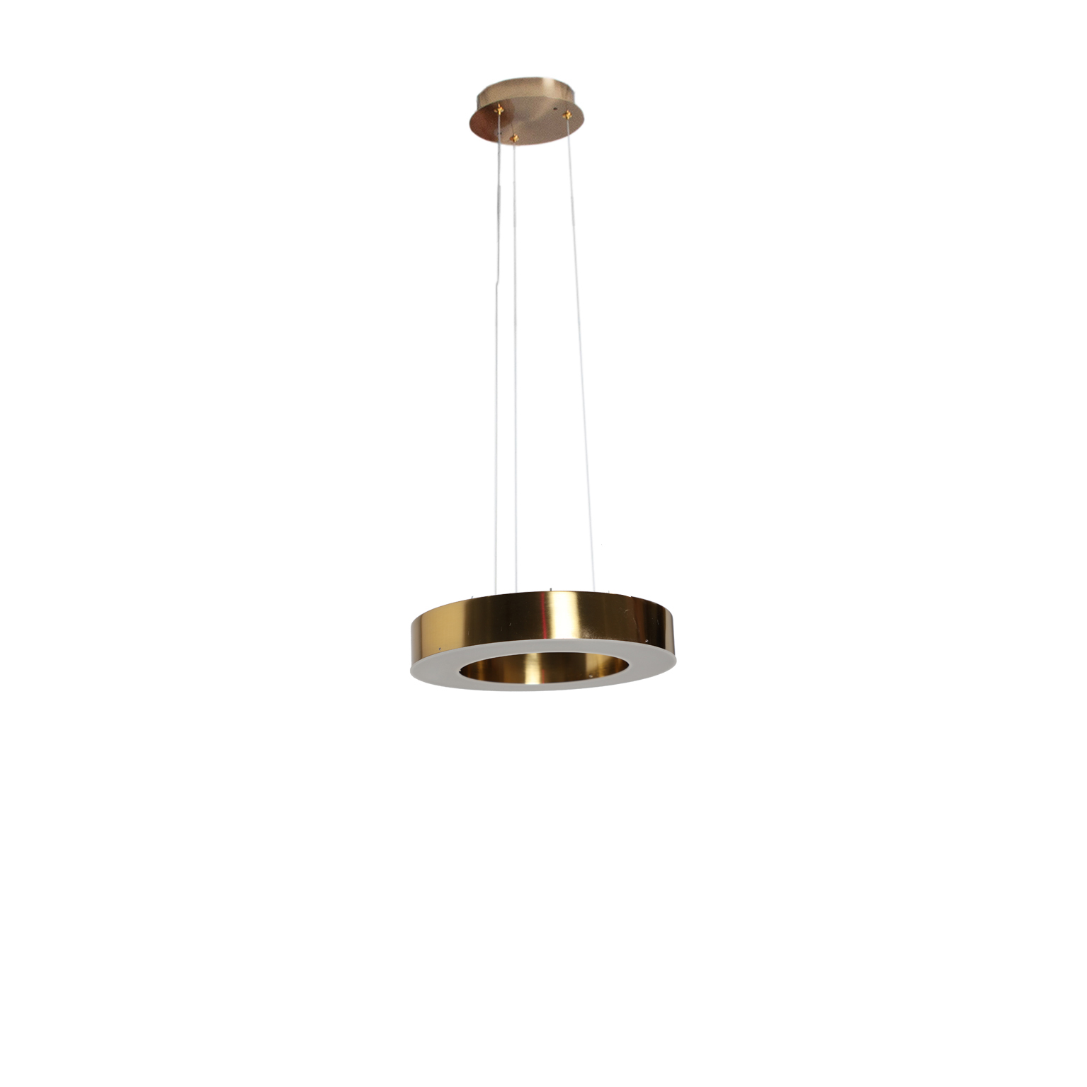 Lámpara de colgar de estilo art deco fabricado en hierro en color oro. Producto extensible.