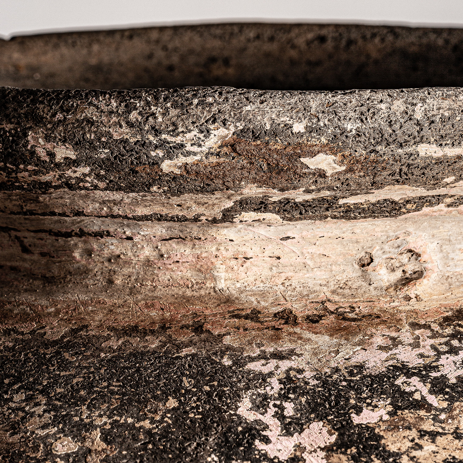 Tinaja geslau en color marrón envejecido de estilo étnico. Fabricado en terracota.