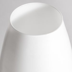 Jarrón Donet de estilo art deco fabricado en cristal en color blanco con acabado brillo.