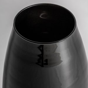 Jarrón Donet de estilo art deco fabricado en cristal en color negro con acabado brillo.