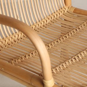 Sillón Tandag de estilo contemporáneo fabricado en ratán en color marrón. Compatible con: 31823.