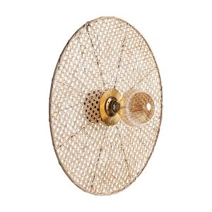 Aplique Macey de estilo contemporáneo fabricado en hierro en color marrón combinado con ratán y latón.