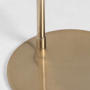 Lámpara de pie Lilly de estilo art deco fabricado en hierro en color oro en color negro.