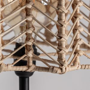 Lámpara de pie plissé rattan de estilo nórdico fabricado en hierro en color negro combinado con ratán en color marrón claro.