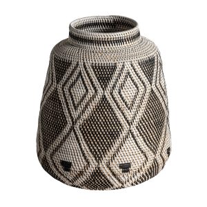 Jarrón zirba de estilo étnico fabricado en ratán en color marrón.