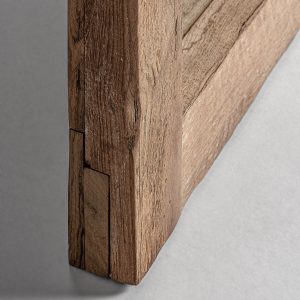 Espejo llonse de estilo étnico fabricado en madera de teka en color marrón combinado con espejo.