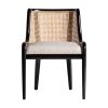 Silla Velburg de estilo colonial fabricado en ratán en color marrón claro combinado con poliéster en color crema y madera de caucho en color negro.