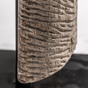 Escultura en color marrón de estilo étnico. Fabricado en madera de mango.