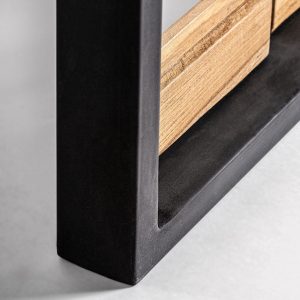 Panel decorativo de estilo colonial. Fabricado en madera de teka en color negro combinado con hierro en color natural.