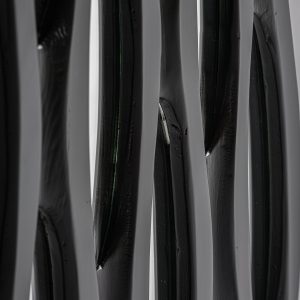 Espejo Riley de estilo contemporáneo fabricado en madera dm en color negro combinado con espejo.