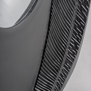 Espejo riley de estilo contemporáneo fabricado en resina en color negro combinado con espejo y hierro.