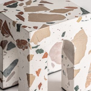 Figura decorativa asgard de estilo art deco fabricado en mármol en color multicolor.