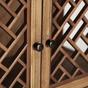 Vitrina modular melnik de estilo colonial fabricado en madera de olmo en color marrón con acabado natural combinado con cristal.