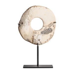 Figura decorativa agatha de estilo nórdico fabricado en piedra en color blanco combinado con hierro en color negro. Producto desmontable.