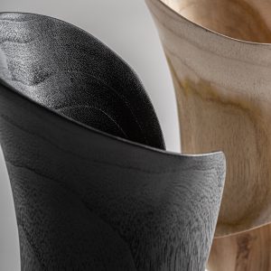 Figura decorativa blayen de estilo étnico fabricado en madera de teka en color marrón claro.