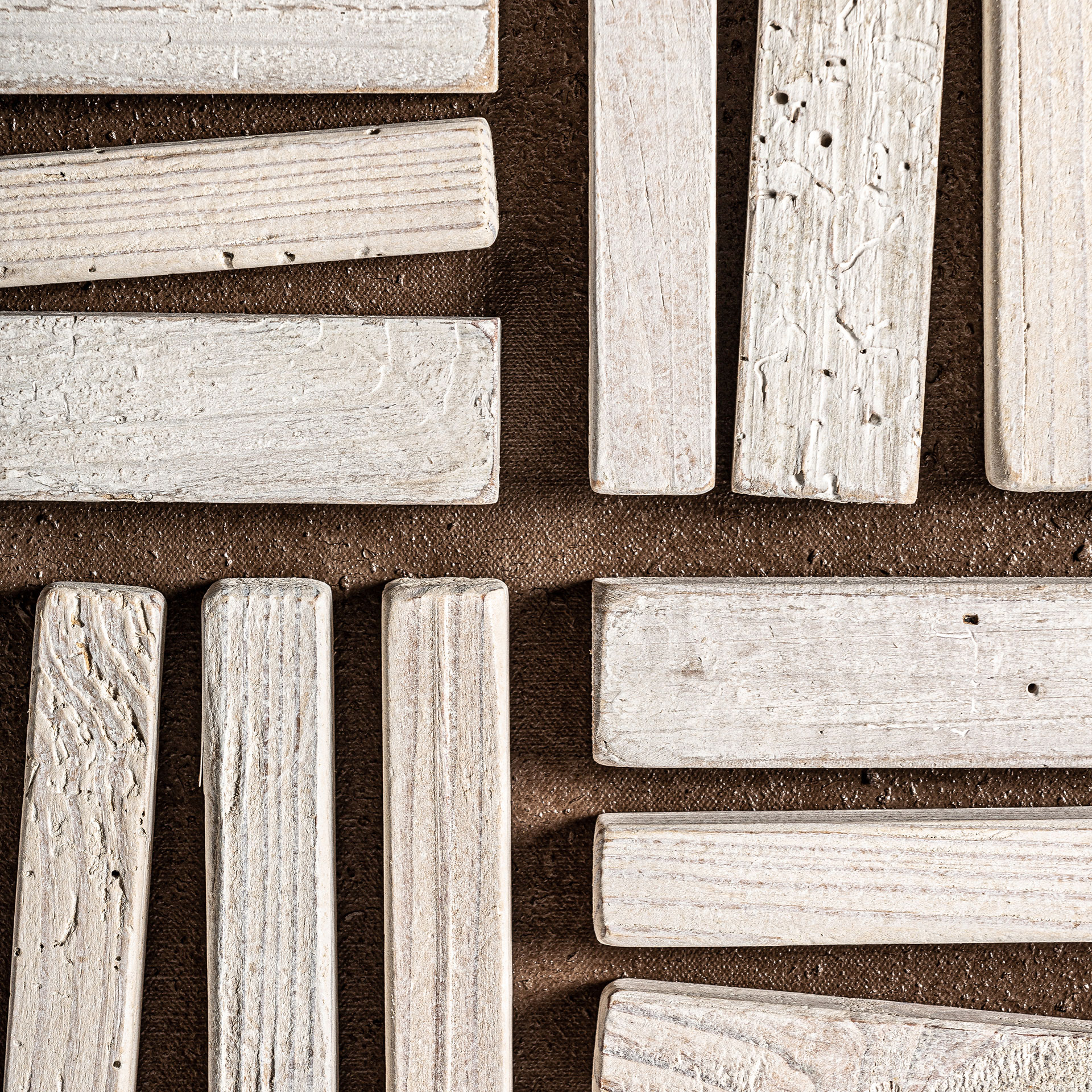 Cuadro bresse en color marrón de estilo art deco. Fabricado en madera de pino reciclado.