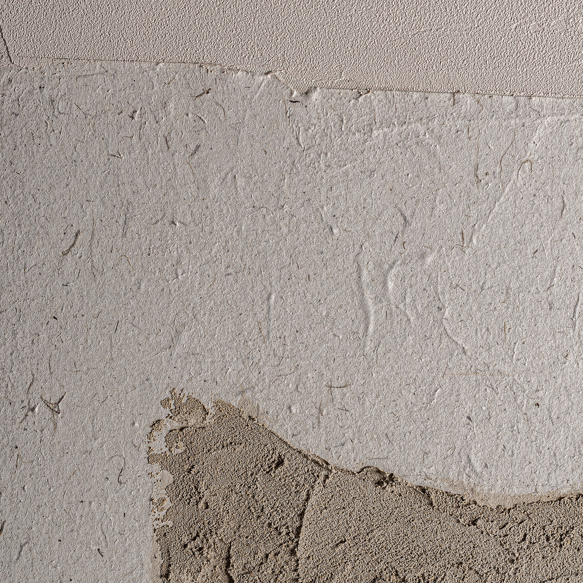 Lienzo danso en color tonos en marrón artesanal de estilo contemporáneo. Fabricado en lienzo combinado con madera de pino.