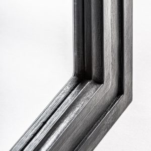 Espejo Barben de estilo clásico fabricado en espejo en color negro combinado con madera dm.