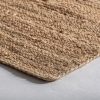 Alfombra nalah de estilo boho fabricado en yute en color tonos en marrón combinado con algodón.