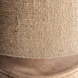 Lámpara de sobremesa. Fabricado en madera de mango combinado con yute.