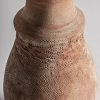 Jarrón de estilo clásico fabricado en terracota en color marrón claro.