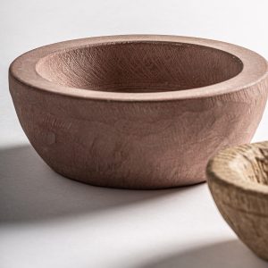 Centro de mesa j 2 de estilo étnico fabricado en piedra en color marrón con acabado envejecido.