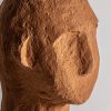 Busto jam de estilo contemporáneo fabricado en papel maché en color marrón.