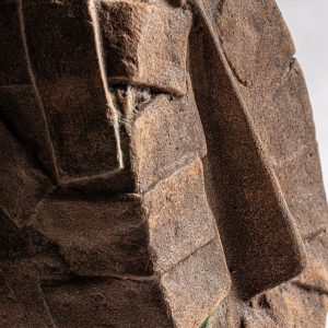 Busto jam de estilo contemporáneo fabricado en resina en color marrón.