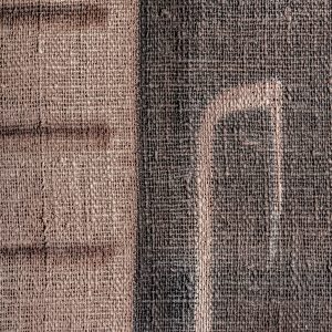 Lienzo Marcelo de estilo contemporáneo fabricado en lienzo en color beige combinado con madera tropical.