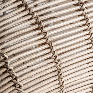 Lámpara de colgar Fish de estilo boho fabricado en ratán en color marrón.