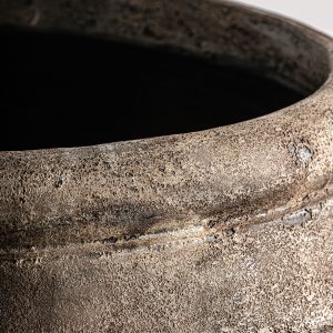 Tinaja gileyie de estilo vintage. Fabricado en fibrocemento en color tonos oscuros envejecido.
