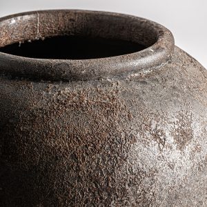 Tinaja Bloned de estilo vintage fabricado en cerámica en color marrón.