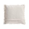 Cojín clancy en color blanco roto de estilo provenzal. Fabricado en algodón combinado con poliéster.