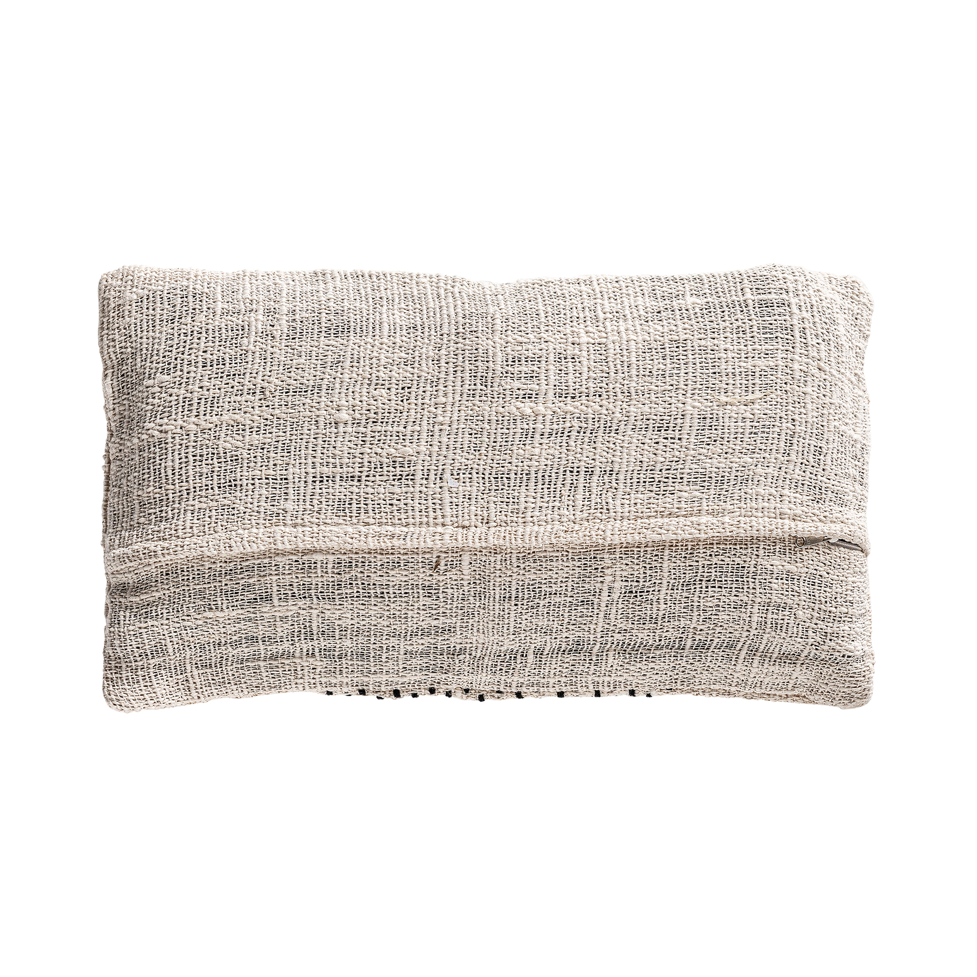 Cojín clancy de estilo provenzal fabricado en algodón en color blanco roto combinado con poliéster.