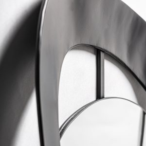 Espejo gabe de estilo art deco fabricado en hierro en color negro combinado con espejo y madera dm.