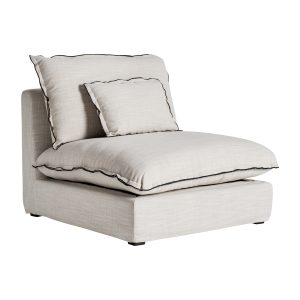 Módulo sofá central bief de estilo clásico fabricado en poliéster en color blanco roto combinado con madera de pino y espuma. Relleno: 65% espuma 20% fibra 10% pluma de pato 5% entretela. Producto desenfundable. Compatible con: 35595 35594 35597.