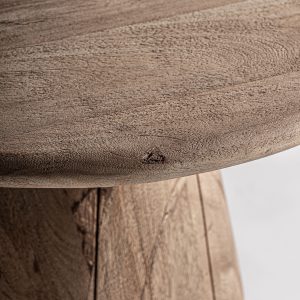 Mesa auxiliar jacquard de estilo contemporáneo. Fabricado en madera de mango en color marrón claro.